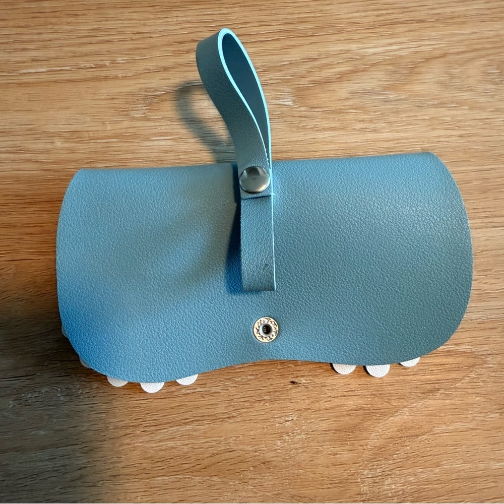 Blue Floral Sunglasses Case - NEW - Picture 2 of 2